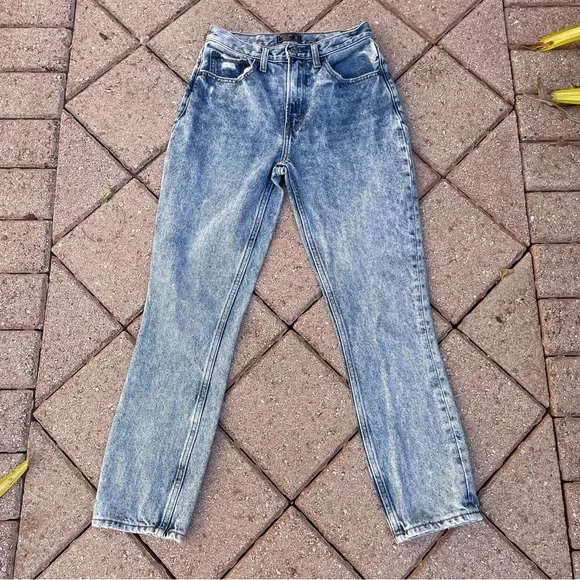 Abercrombie & Fitch high Rise Mom Jeans - Picture 4 of 6